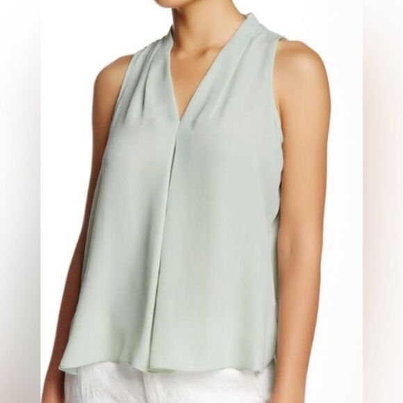 NWOT Vince Camuto Sleeveless Pleat Front Blouse size M - Picture 1 of 6